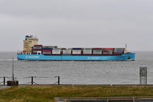 LAURA MAERSK , Feederschiff , IMO 9944546 , Baujahr 2023 , 172 x 32m , 2136 TEU , 10.04.2025 , Cuxhaven - Alte Liebe , 