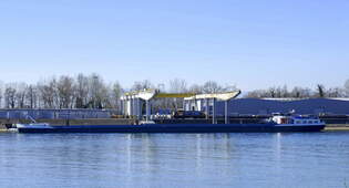 GMS Loma, ankert im Rheinhafen von Neubreisach (Neuf-Brisach) Elsa, Mrz 2025