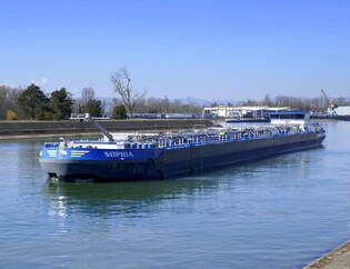 TMS Sophia, rheinaufwrts in Wartestellung vor der Schleuse Vogelgrn/Elsa, Mrz 2025