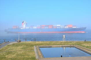 MAERSK PUEBLO , Containerschiff , IMO 9306172 , Baujahr 2006 , 304.13 x 40 m , 6541 TEU , Cuxhaven - Alte Liebe , 12.04.2025 , 