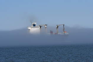 PUERTO LIMON EXPRESS , Containerschiff , IMO 9434943 , Baujahr 2009 , 210 x 30.2 m , 2556 TEU ,12.04.2025 , Cuxhaven - Alte Liebe ,  