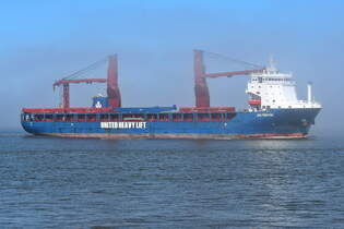 UHL FIGTHER , Heavy Load Carrier , IMO 9892523 , Baujahr 2021 , 150 x  26m , 12.04.2025 , Cuxhaven - Alte Liebe , 
