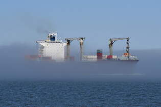 PUERTO LIMON EXPRESS , Containerschiff , IMO 9434943 , Baujahr 2009 , 210 x 30.2 m , 2556 TEU ,12.04.2025 , Cuxhaven - Alte Liebe ,  