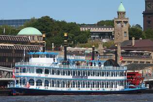 Fahrgastschiff LOUISIANA STAR; Eigner/Betreiber: Reederei Rainer Abicht; Aufnahmeort: Elbe/Hafen Hamburg, Deutschland; Datum: 10.06.2015; Info: (ENI 05803860)  La.