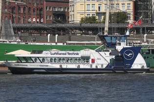 Hadag Hafenfhre HAMBURGENSIE; Eigner/Betreiber: Hadag; Aufnahmeort: Elbe/Hafen Hamburg, Deutschland; Datum: 01.07.2025; Info: (ENI 04810920) Fhrschiff Typ 2000 / HADAG / La 29,92 m,