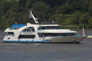 Fahrgastschiff FANTASIA; Eigner/Betreiber: Reederei Rainer Abicht; Aufnahmeort: Elbe/Hafen Hamburg, Deutschland; Datum: 03.06.2025; Info: (ENI 04032950) Ex-Namen: BUGA KOBLENZ 2011 (2003-2013, KD),