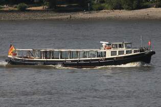 Hafenbarkasse MS JACOB; Eigner/Betreiber: Hotel-Restaurant Jacob; Aufnahmeort: Elbe/Hafen Hamburg, Deutschland; Datum: 19.07.2025; Info:  (ENI 05107320) Das Bild zeigt die MS JACOB oberhalb