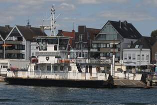 Fahrzeug- und Personenfhre BERLIN; Eigner/Betreiber: Stadt Lbeck; Aufnahmeort: Trave/Lbeck-Travemnde, Deutschland; Datum: 20.06.2025; Info: (05116110) Die Fhrlinie