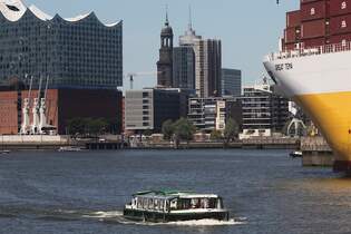 Hafenbarkasse BIRGIT EHLERS; Eigner/Betreiber: Ehlers; Aufnahmeort: Elbe/Hafen Hamburg, Deutschland; Datum: 01.07.2025; Info: (H 6014) Sinksichere Barkasse / La 16,64 m, B 4,66 m / 1 Diesel,