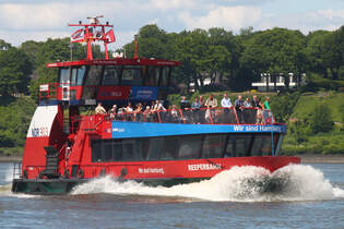Hadag Hafenfhre REEPERBAHN; Eigner/Betreiber: Hadag; Aufnahmeort: Elbe/Hafen Hamburg, Deutschland; Datum: 10.06.2015; Info: (ENI 051 17160)  Einmann-Fhrschiff Typ 2000 / HADAG / La