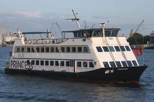 Fahrgastschiff PRINCESS; Eigner/Betreiber: Reederei Kapitn Prsse; Aufnahmeort: Elbe/Hafen Hamburg, Deutschland; Datum: 28.07.2025; Info: (IMO 8876302) Ex-Namen: Stad Zierikzee