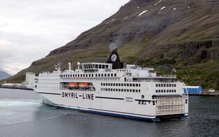 Das 165m lange Fhrschiff NORRNA am 28.05.25 in Seydisfjrdur.