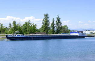 GMS Hera, rheinaufwrts nach der Schleuse Vogelgrn/Elsa, Mai 2025
