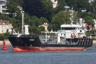 Tankschiff ANNIKA; Aufnahmeort: Elbe/Hafen Hamburg, Deutschland;  Datum: 10.06.2015; Info: (IMO: 9628489).