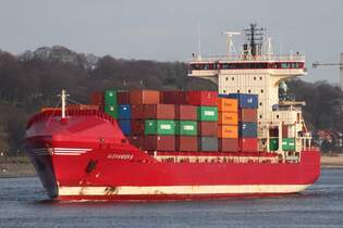 Frachtschiff ALEXANDER B; Aufnahmeort: Elbe/Hafen Hamburg, Deutschland; Datum: 20.02.2014; Info:  (IMO 9328649)  ex: MAERSK RUNDVIK bis 10.2007 / Feederschiff / BRZ 14.072 / La 154,59 m, B 24,5