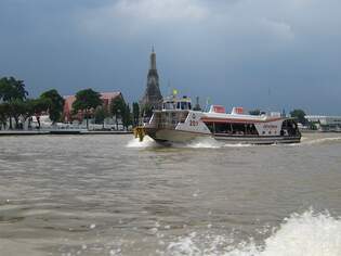 Personenfhre CHAO PRAYA EXPRESS 209; Eigner/Betreiber: Chao Praya Express; Aufnahmeort: Chao Praya River, Bangkok, Thailand; Datum: 22.10.2009; Info: Das Bild zeigt die 209 vor dem