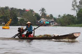 Kleines motorisiertes Flussboot (namenlos); Eigner/Betreiber: privat; Aufnahmeort: Can Tho, Mekong (Mekongdelta), Vietnam; Datum: 08.11.2011.