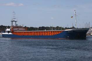 Frachtschiff FRANCISCA; Aufnahmeort: Trave/Lbeck-Travemnde, Deutschland; Datum: 20.06.2025; Info: (IMO 9148166)  Lnge:89.0m Breite:12.0m Baujahr:1997