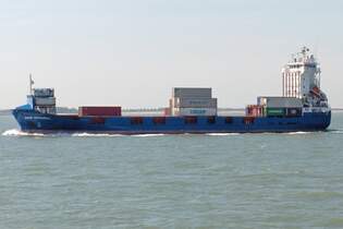 Das Containerschiff  John Mitchell , IMO 9121857, am 09.09.2006 vor der hollndischen Kste bei Vlissingen.
