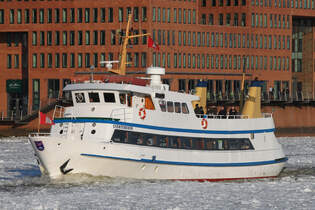 Fahrgastschiff STRTEBEKER;  Aufnahmeort: Elbe/Hafen Hamburg, Deutschland; Datum: 08.02.2012; Info: (IMO 7636951) (ENI05114109) Das Bild zeigt die STRTEBEKER unweit des Fischmarkts.