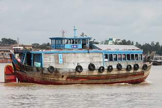 Flussschiff AG-0466-TS; Eigner/Betreiber: unbekannt; Aufnahmeort: My Tho, Mekong (Mekongdelta), Vietnam; Datum: 08.11.2011; Info: Im Mekongdelta dienen Schiffe dieser Art nicht nur zum Transport