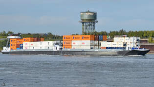 Der mit reichlich Containern beladene Koppelverband MANNHEIM I & II (ENI: 04814490 & 04814500) ist hier Ende September 2025 in Duisburg zu sehen.