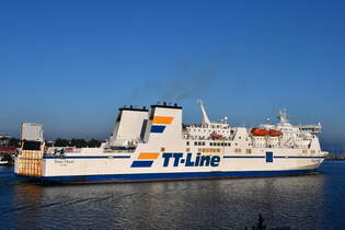 ROBIN HOOD , Passagier / Ro-Ro Cargo Schiff , IMO 9087477 , Baujahr 1995 , 179 x 28 m , 11.09.2025 , Rostock-Warnemnde , 