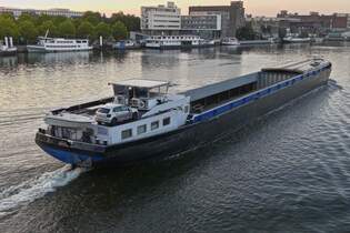 LOURENS SR;  GMS; ENI 02205025; L 85 m; B 9,50 m; 1781 t; BJ 1980, zu Tal in Maastricht auf der Maas.