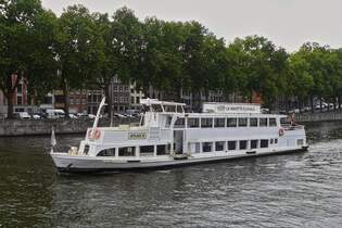ATLAS V, FGS, ENI 04605510, BJ 1957, l 29,27 m; B 4,88 m; als Fluss Fhre auf der Maas in Lttich im Einsatz.