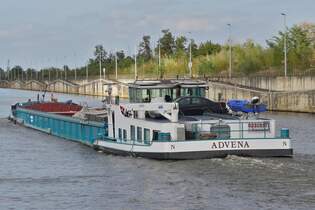 ADVENA, GMS; ENI: 02313371, L 76,4 m x 8,27; 1029 t; BJ 1942; Bauwerft: Jos Boel & ZN in Temse, Flagge NL; Heimathafen S’Gravendeel; Ex Namen Haniel 103 / Haniel / Haniel Kurier 22 und andere,