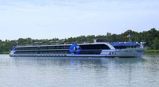 KFGS Viva One, ENI 07002160, rheinabwrts nach Breisach, L=135m, 176 Passagiere, Baujahr 2021, Heimathafen Basel/CH, Juni 2025