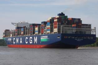 Containerfrachtschiff CMA CGM RIVOLI;  Eigner/Betreiber: CMA CGM; Aufnahmeort: Elbe/Hafen Hamburg, Deutschland; Datum: 17.06.2025; Info: (IMO 9839193 ) Das Bild zeigt die CMA CGM RIVOLI beim Auslaufen