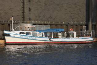 Hafenbarkasse JESSICA ABICHT (ENI 05103700); Eigner/Betreiber: Reederei Abicht; Datum: 02.10.2025; Aufnahmeort: Elbe/Hafen Hamburg, Deutschland.