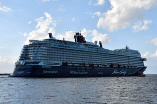 MEIN SCHIFF 7 , Kreuzfahrtschiff , IMO 9851189 , Baujahr 2024 , 315,70 x 35,80 m , Rostock-Warnemnde , 12.09.2025 ,