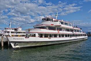 MNCHEN; FGS; BJ 1961; L 57,50 m; B 12 m; Passagiere max 1100; Bodan Werft, Kressbronn, Deutschland; Eigner Bodensee Schifffahrtbetriebe GmbH; Heimathafen Konstanz; Flagge D;  Aufgenommen im