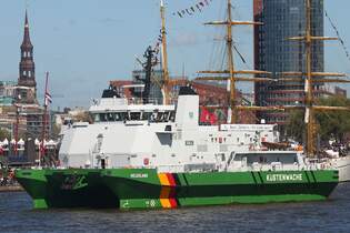 Zollschiff HELGOLAND (IMO 9500364); Eigner/Betreiber: Zoll; Datum: 10.05.2015; Aufnahmeort: Elbe/Hafen Hamburg, Deutschland.