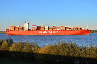 SANTA ROSA , Containerschiff , IMO 9430363 , Baujahr 2011 , 299.9 x 42.8m , 7114 TEU , 19.10.2025 , Lhe - Deich , 