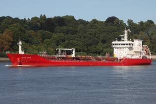Tankschiff DENSA DEFNE (IMO 9297204); Datum: 17.08.2025; Aufnahmeort: Elbe/Hafen Hamburg, Deutschland.