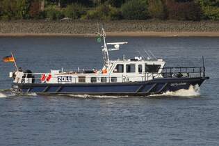Zollschiff OEVELGNNE (MMSI 211307170); Eigner/Betreiber: Zoll; Datum: 28.09.2025; Aufnahmeort: Elbe/Hafen Hamburg, Deutschland.