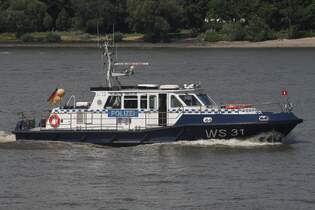 Polizeischiff WS31 (ENI 04810150); Eigner/Betreiber: Polizei  Hamburg; Datum: 19.07.2025; Aufnahmeort: Elbe/Hafen Hamburg, Deutschland.