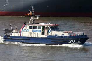 Polizeischiff AMERIKAHFT WS20 (ENI 05114200); Eigner/Betreiber: Polizei Hamburg; Datum: 19.07.2025; Aufnahmeort: Elbe/Hafen Hamburg, Deutschland.