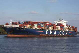 Containerfrachtschiff CMA CGM COLUMBA; (IMO 9410789); Eigner/Betreiber: CMA CGM; Datum: 02.10.2025; Aufnahmeort: Elbe/Hafen Hamburg, Deutschland.