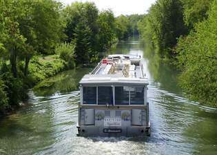 FGS Napoleon, ENI 04810380, auf dem Neubreisachkanal/Elsa, Heckansicht, Aug.2025