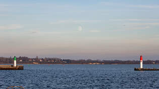 Nord-und Mittelmolenfeuer des Stralsunder Hafen's bei zunehmendem Mond.