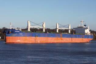 Frachtschiff GRAMBA (IMO 9917048); Datum: 01.12.2025; Aufnahmeort: Elbe/Hafen Hamburg, Deutschland.