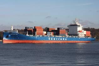 Containerfrachtschiff SEATRADE CHILE (IMO 9976202); Eigner/Betreiber: Seatrade; Datum: 01.12.2025; Aufnahmeort: Elbe/Hafen Hamburg, Deutschland.