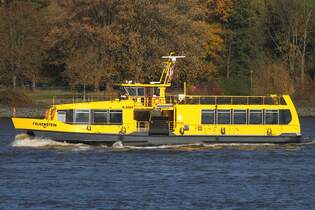 Hadag Hafenfhre FALKENSTEIN (ENI 05113840); Eigner/Betreiber: Hadag; Datum: 06.11.2025; Aufnahmeort: Elbe/Hafen Hamburg, Deutschland.