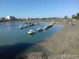 Im Hafen von Saint-Gilles-Croix-de-Vie, einer Gemeinde im im Département Vendée in der Region Pays de la Loire.