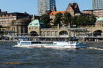 KLEIN HEINI (ENI 04814530) am 15.9.2023, Hamburg, Elbe vor den Landungsbrcken /  Fahrgastbinnenschiff / Rainer Abicht  Elbreederei / La 41 m, B 7,6 m, Tg 0,95 m / 1 Diesel 240 kW (326 PS)