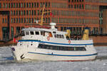 Fahrgastschiff STRTEBEKER;  Aufnahmeort: Elbe/Hafen Hamburg, Deutschland; Datum: 08.02.2012; Info: (IMO 7636951) (ENI05114109) Das Bild zeigt die STRTEBEKER unweit des Fischmarkts.
